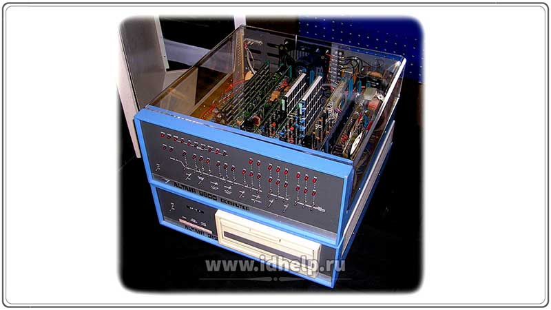 Altair 8800 с 8-дюймовым дисководом.